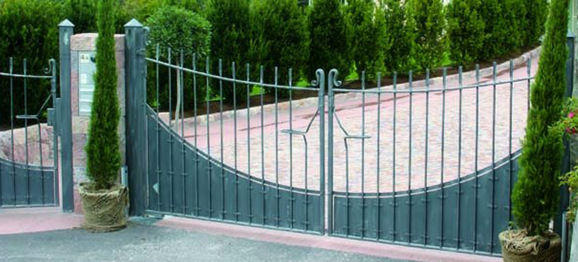 The pros and cons of automatic gate systems